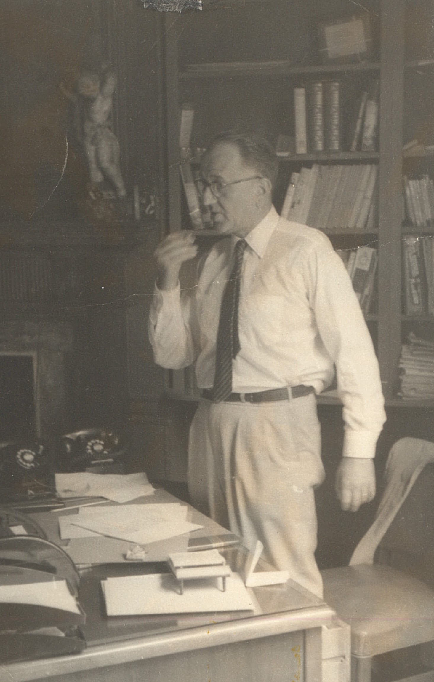 Ranieri in his office at the Consulate General of Italy in New York (1964)